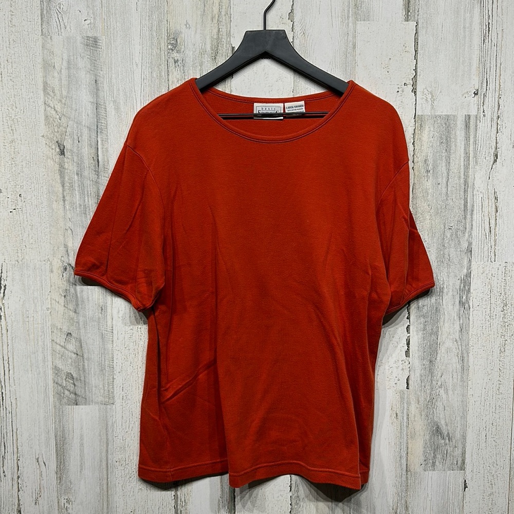 Basic Editions womens rust short sleeve Size Large- excellent condition!